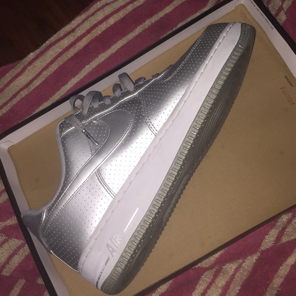 Platinum Air Force 1 - Picture 1 of 1